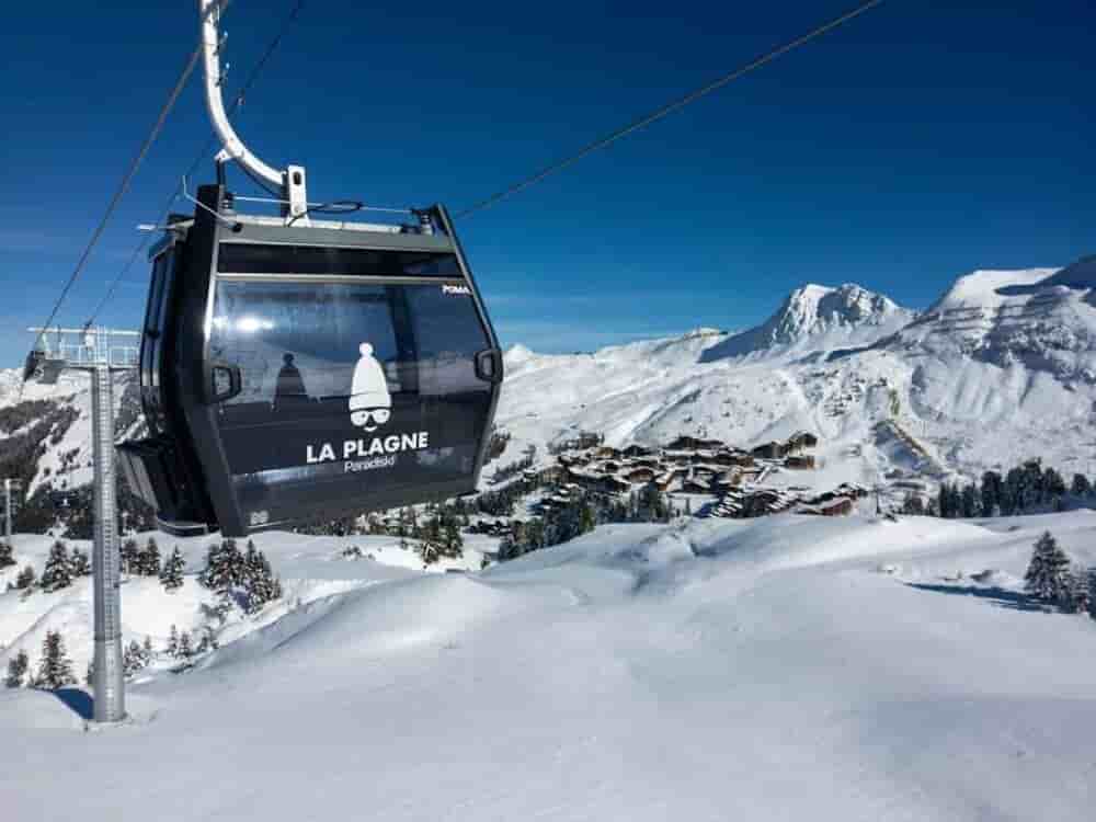 La Plagne reste finalement dans le giron de la Compagnie des Alpes. Une nouvelle qui vient contrebalancer la perte annoncée en août dernier de l'exploitation du domaine skiable de Tignes (Savoie) après 35 ans d'activité.