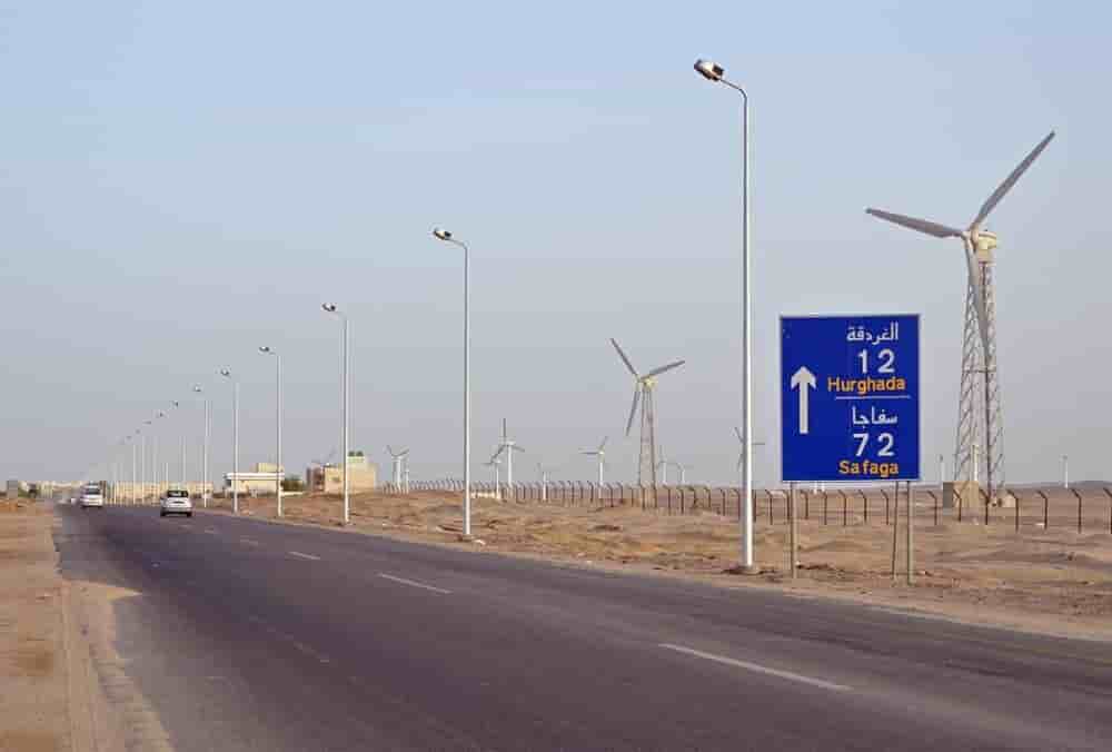 Champ d’éoliennes le long de la route Ain Sokhna-Hurghada, en Égypte.