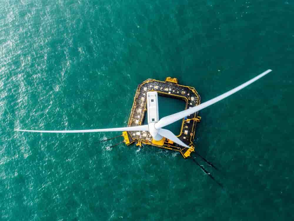 Démonstrateur Floatgen équipé du flotteur Damping Pool® développé par BW Ideol au large du Croisic.