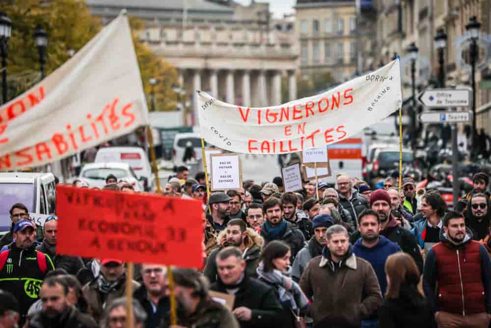 Manifestations des vignerons girondins dans le centre-ville de Bordeaux le 6 décembre 2022.