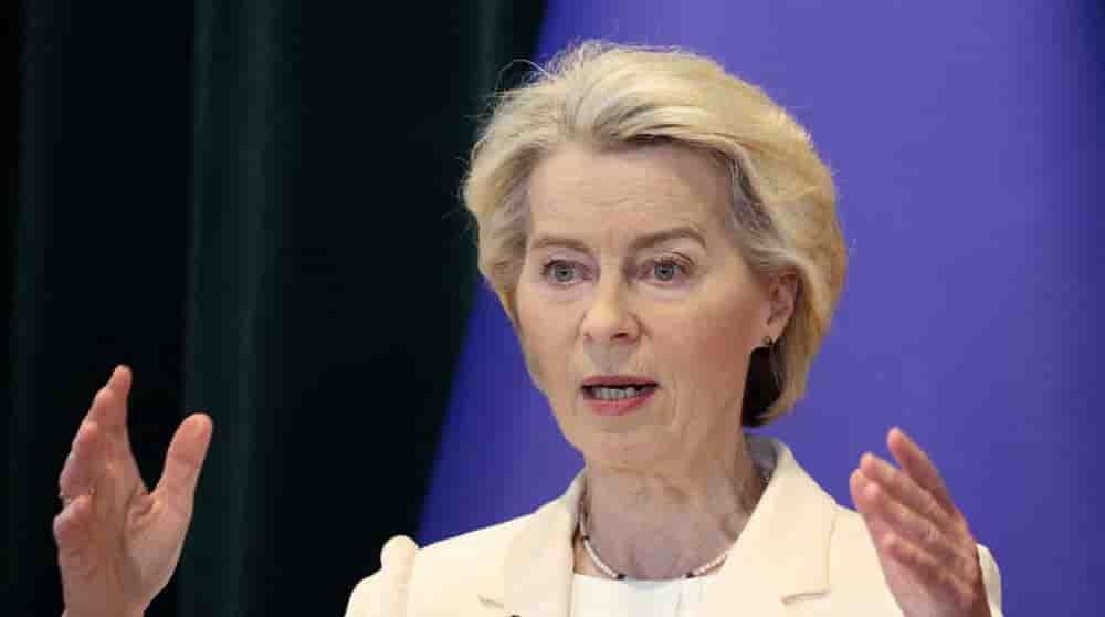 Ursula von der Leyen va prochainement annoncer un plan pour utiliser les avoirs russes gelés en Europe. Mais elle fait face aux menaces d'Euroclear.
