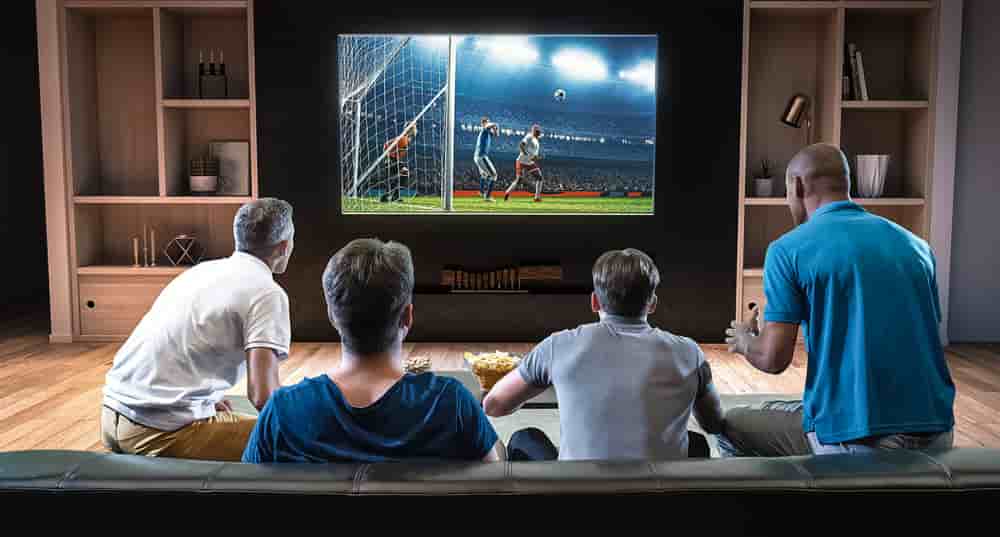 En France, les montants pour regarder le foot dépassent 60 euros mensuels.