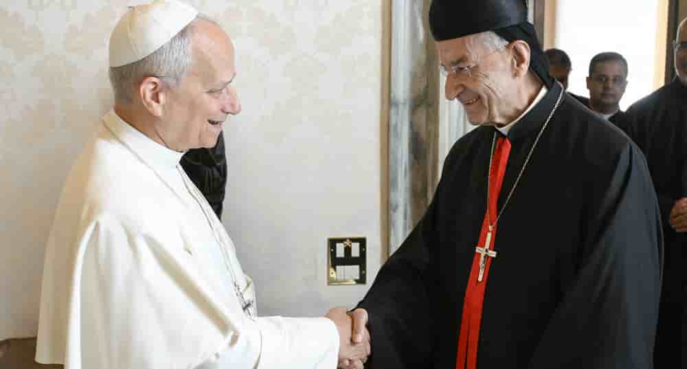 Le pape Léon XIV rencontre le cardinal Béchara Boutros al-Rahi, patriarche maronite d'Antioche et chef de l'Église maronite, au Vatican le 18 octobre 2025.