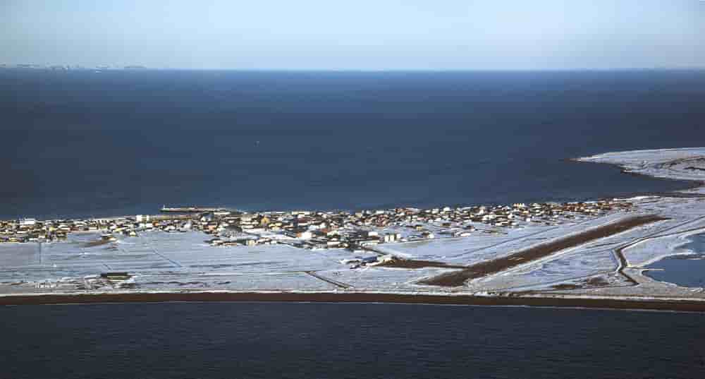 Le village de Miquelon, menacé par la montée des eaux, vu d'avion.