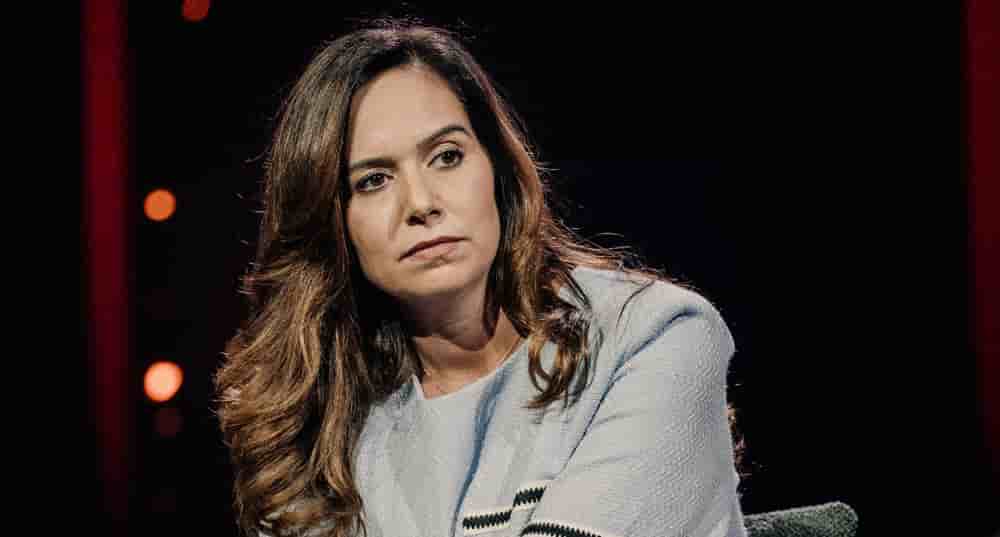 Sarah Knafo est députée européenne et membre du parti Reconquête.