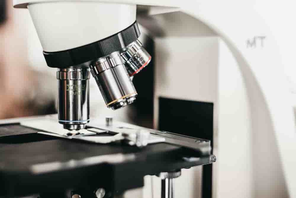 La biotech lyonnaise Axoltis Pharma vient de lever 18 millions d'euros. Un financement qui doit lui permettre de finaliser son essai clinique de phase II lancé en 2024 pour tester son traitement sur 82 patients atteints de la maladie de Charcot.