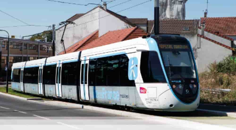 L’entreprise héraultaise Hexis est un acteur du marché de la communication visuelle, de la signalétique et du covering, et produit notamment les films adhésifs couvrant certains trains de la SNCF.