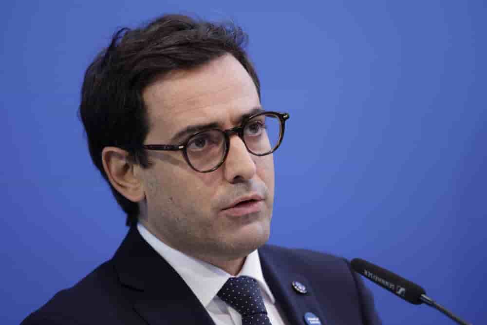 Stéphane Séjourné, vice-président exécutif de la Commission européenne, au cours d’une conférence de presse.