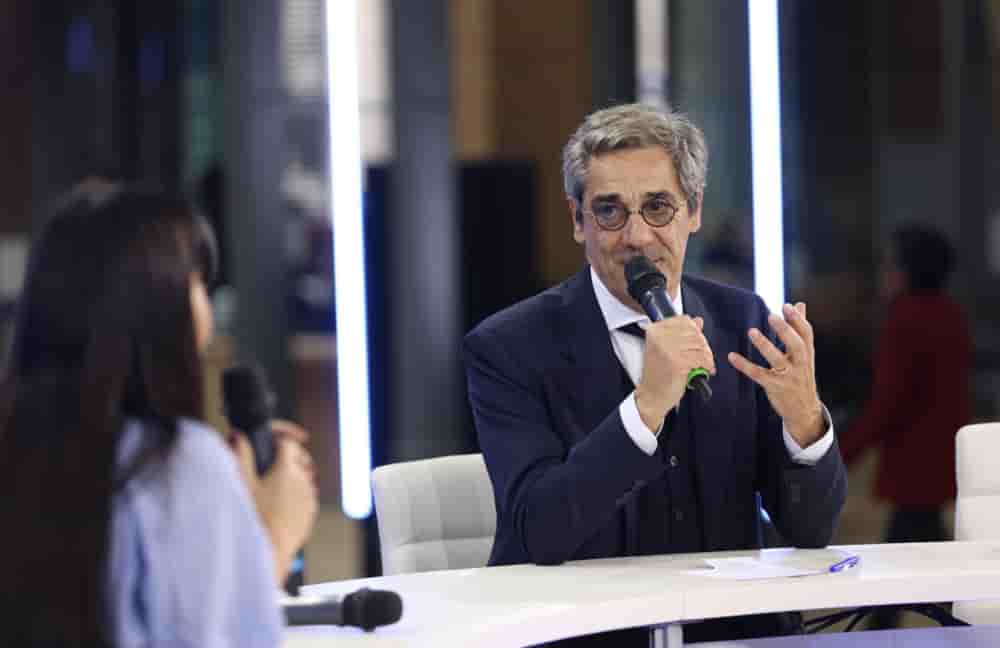 Pour Serge Papin, ministre des PME, du Commerce et du Pouvoir d'aaht sur le plateau de La Tribune lors d'ACT 50