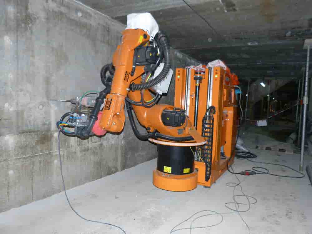 Bouygues Construction travaille avec Innodura au développement d'une nouvelle génération de robots, qui permettraient d'améliorer la pénibilité de certaines tâches ainsi que la sécurité sur les chantiers.