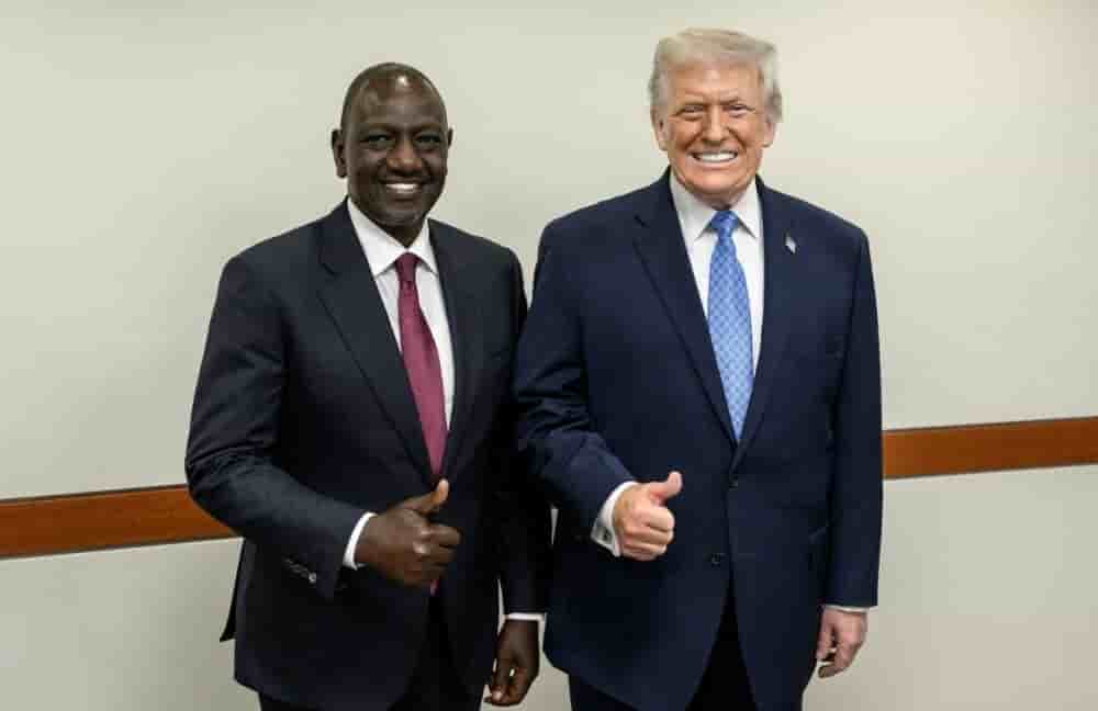 Les présidents William Ruto (Kenya, à gauche) et Donald Trump (États-Unis, à droite). Le Kenya devient le premier pays africain à bénéficier d'un cofinancement américain en santé sous l'administration Trump.