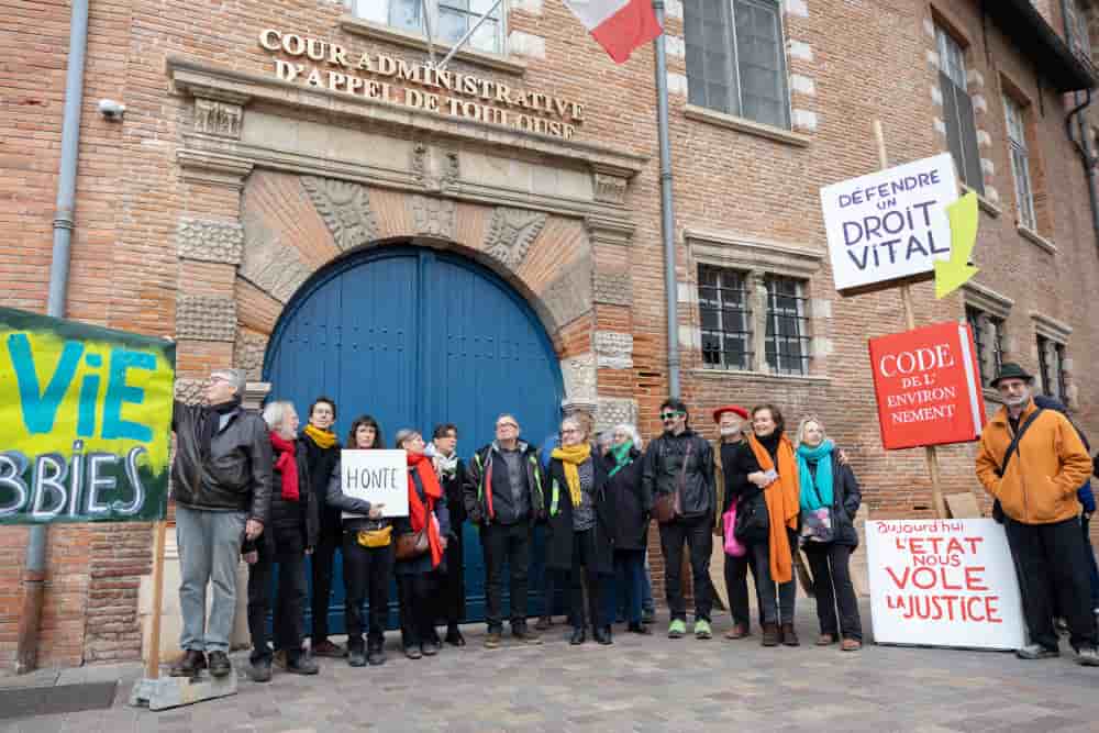 Les opposants à l'A69 ont manifesté devant la cour administrative d'appel de Toulouse ce jeudi 11 décembre.