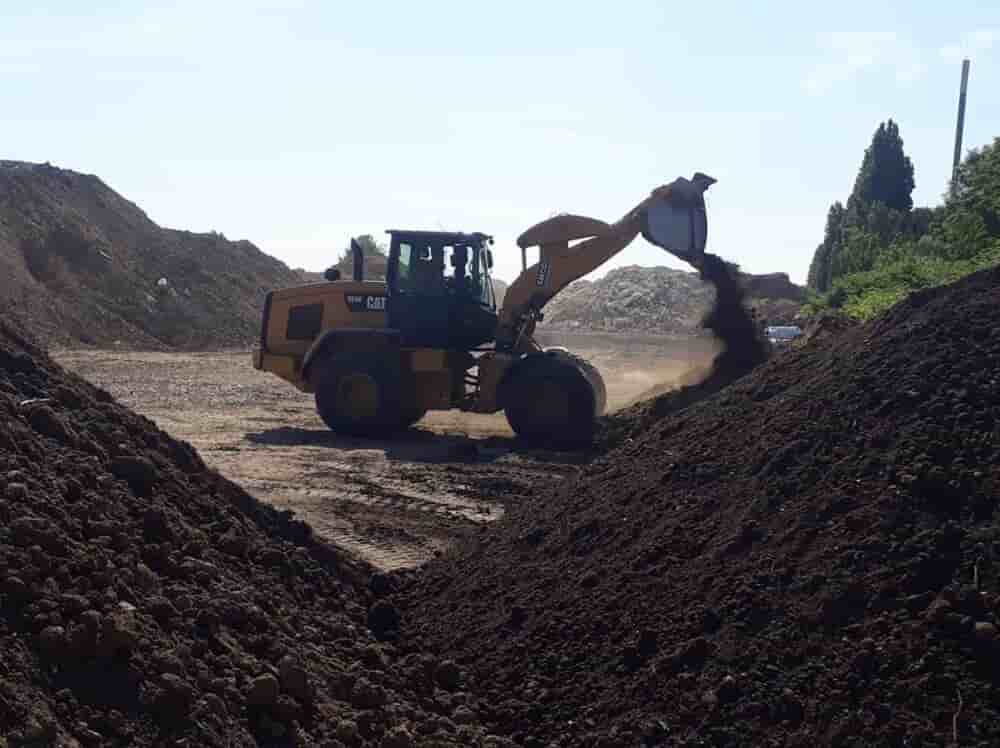 Dans la Métropole lyonnaise, un nouveau partenariat, entre trois acteurs locaux et le pionnier de la terre recyclée francilien Terre Utile, vise à produire 40.000 à 50.000 m3 de terre recyclée par an à l'horizon 2030.