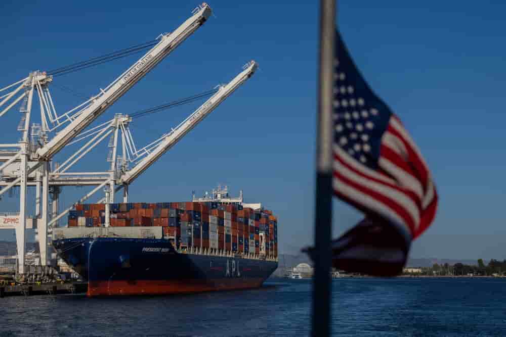 Le déficit commercial des États-Unis s’est établi à 52,8 milliards de dollars en septembre, contre 59,6 milliards de dollars en août.