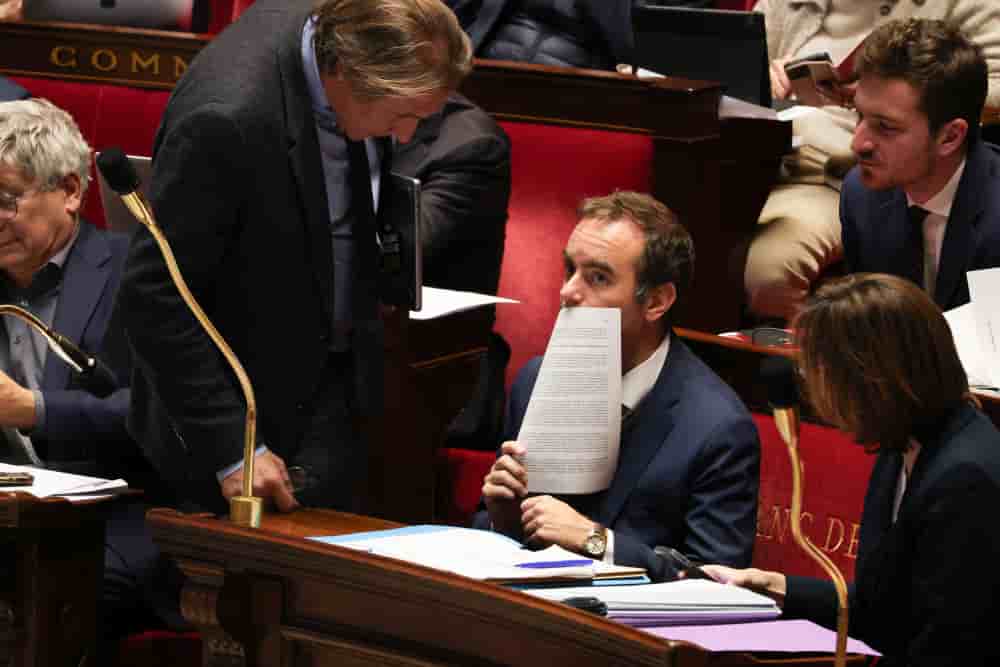 Le député PS de l’Essonne a jugé possible l’adoption du budget de l’État avant le 31 décembre, refusant de considérer comme inévitable le recours à une loi spéciale.