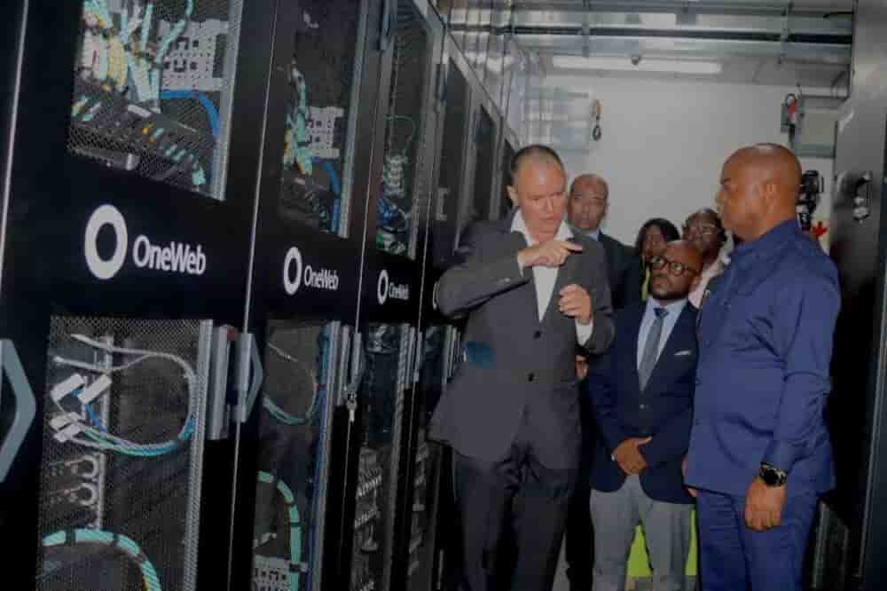 Inauguration d’une station terrestre OneWeb en Angola, résultat du partenariat entre Eutelsat OneWeb et Paratus.