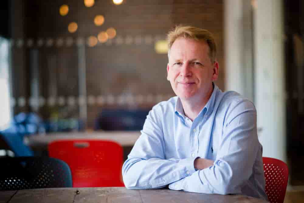 Nigel Toon, entrepreneur chevronné et CEO de Graphcore, spécialiste britannique des semi-conducteurs.