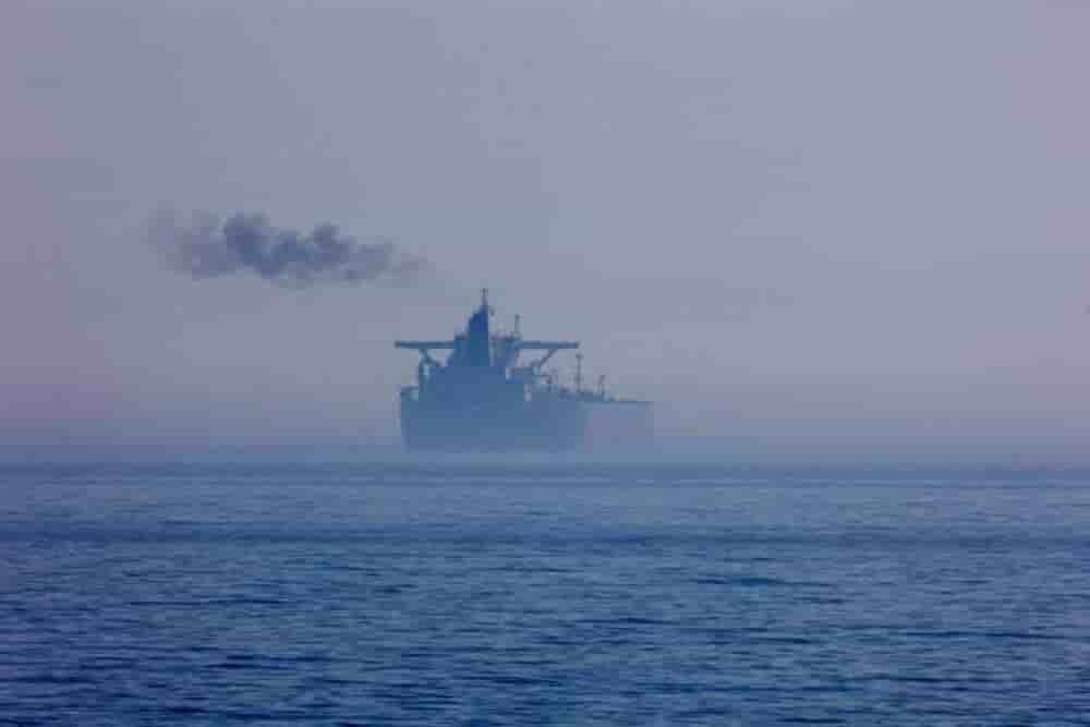 Le pétrolier "Eventin" de la flotte fantôme russe, en face de Sassnitz, Allemagne, en avril 2025.
