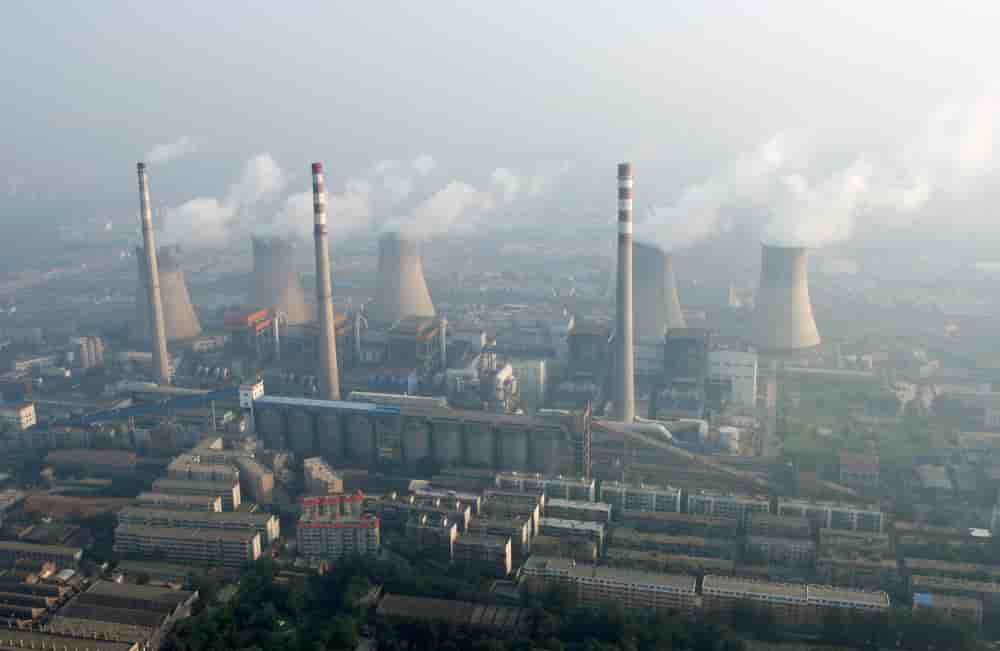 Vue aérienne d’une centrale électrique au charbon à la périphérie de Zhengzhou, en Chine.