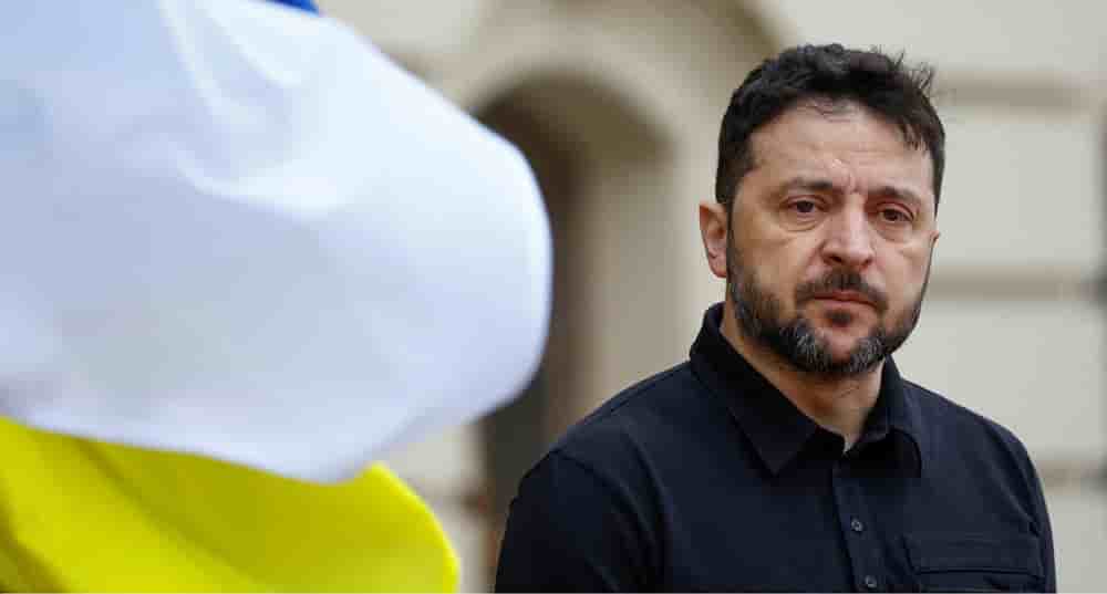 Le président ukrainien Volodymyr Zelenskiy attend Nikos Christodoulides, le président de Chypre.