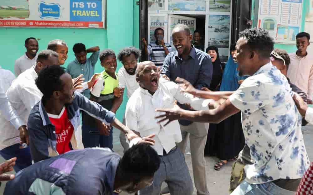 Des Somaliens manifestent leur satisfaction dans la rue après qu’Israël est devenu le premier pays à reconnaître officiellement la République autoproclamée du Somaliland.