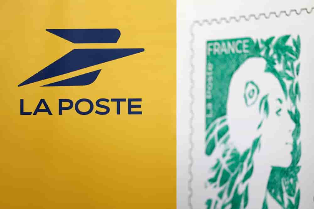 Les missions de service public de La Poste sont régies par la loi depuis 1990.