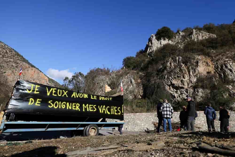Après plusieurs semaines de mobilisations plus radicales — blocages routiers et déversements de lisier devant des préfectures — les syndicats ont cette fois choisi de " se rapprocher des Toulousains pour leur expliquer " leur démarche.
