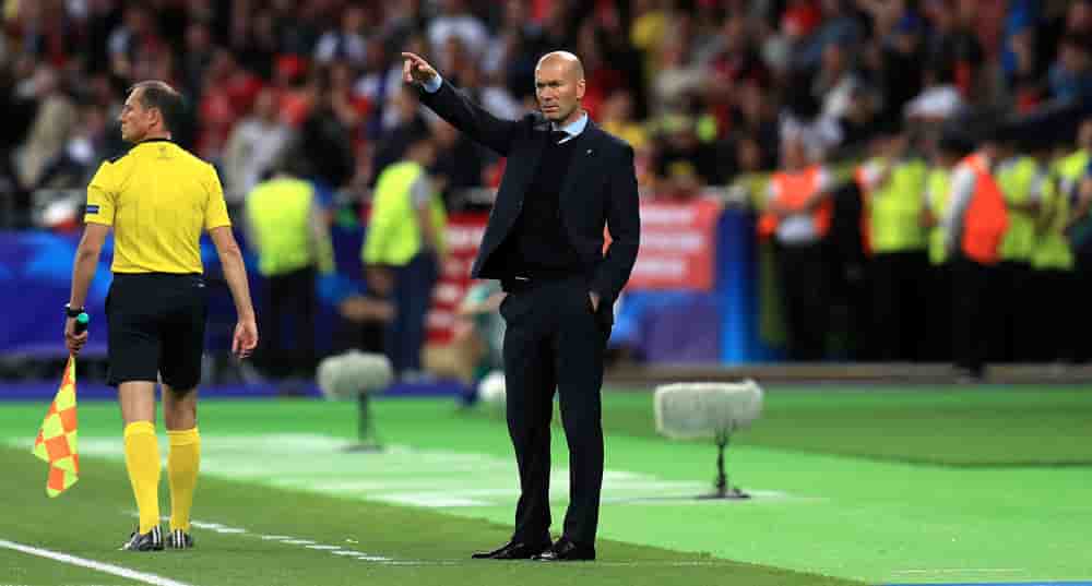 Zinédine Zidane devrait renouer avec l'équipe de France l'été prochain : depuis plus de 4 ans, l'icône du football tricolore est en réserve de la République.