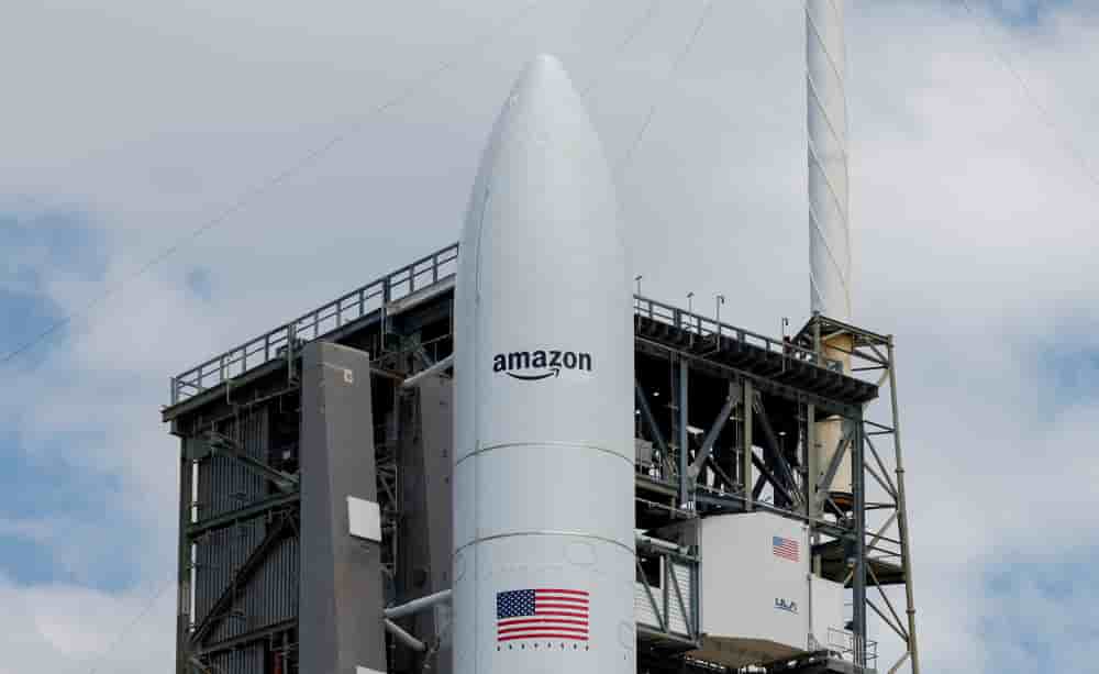 Une fusée sur son pas de tir, sur le point d'embarquer les satellites du projet Amazon Leo, à Cap Canaveral en Floride (États-Unis), le 9 avril 2025.