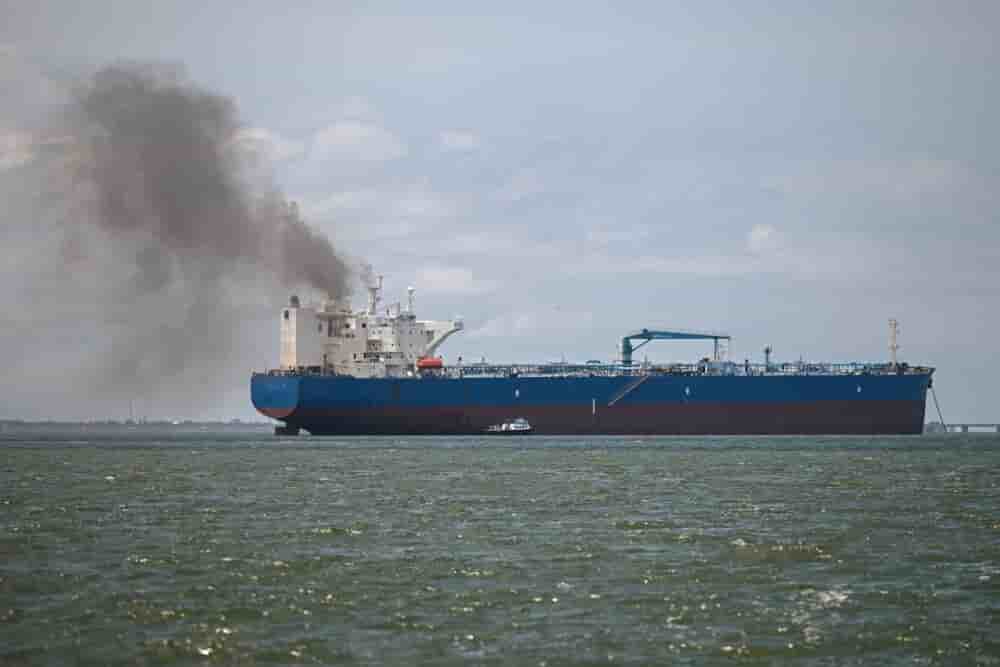 Un tanker qui attend d'être chargé au lac de Maracaibo, où se trouvent des champs pétroliers, au Venezuela.