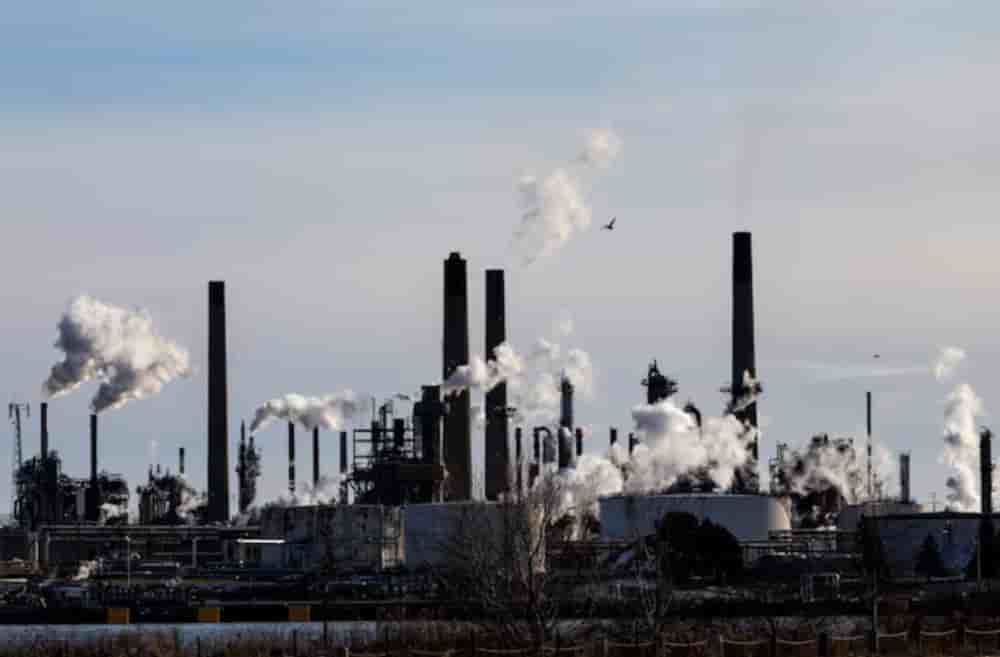Plusieurs filières traditionnelles restent sous pression : les transports (-14), la chimie (-8), l'industrie mécanique (-8) et la métallurgie (-6).