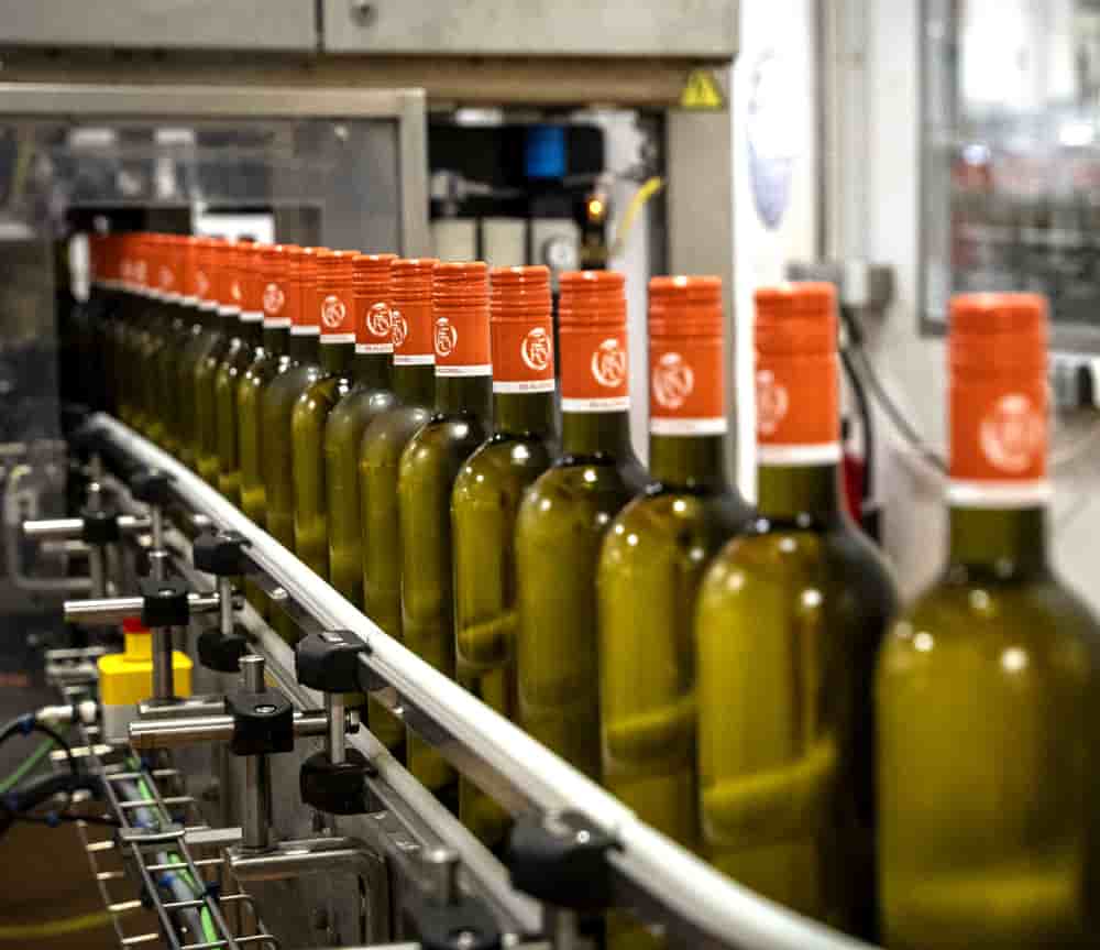 En Loire-Atlantique, l'unité de Castel-Vins parvient à descendre sous les 30 g/L de sucre, contre 50 à 60 g/L habituellement constatés sur le marché des vins désalcoolisés.