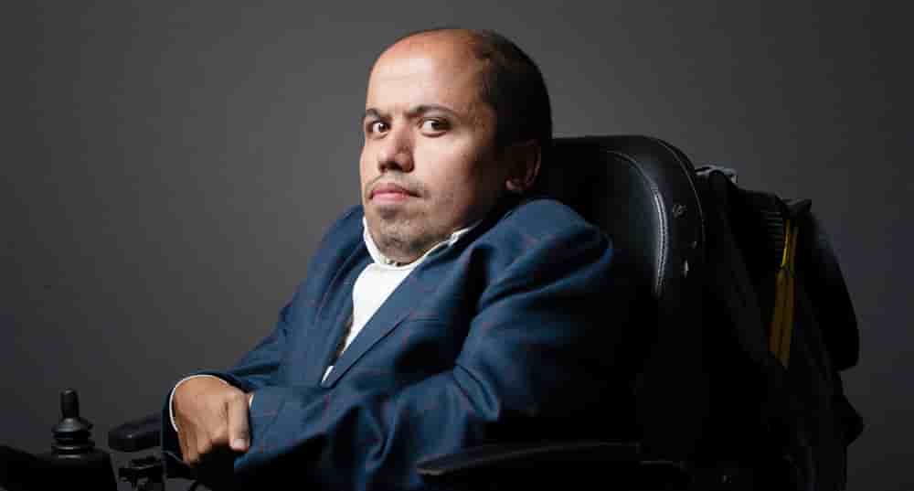 À l'approche des municipales, Yanis Bacha souhaite que la ville devienne un espace d'accompagnement pour tous.