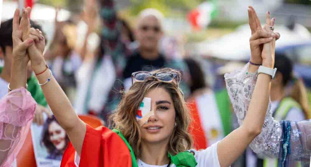 Elahe Tavakolian fait partie des nombreux Iraniens ayant perdu un oeil après avoir été visés par les forces de l'ordre pendant une manifestation.