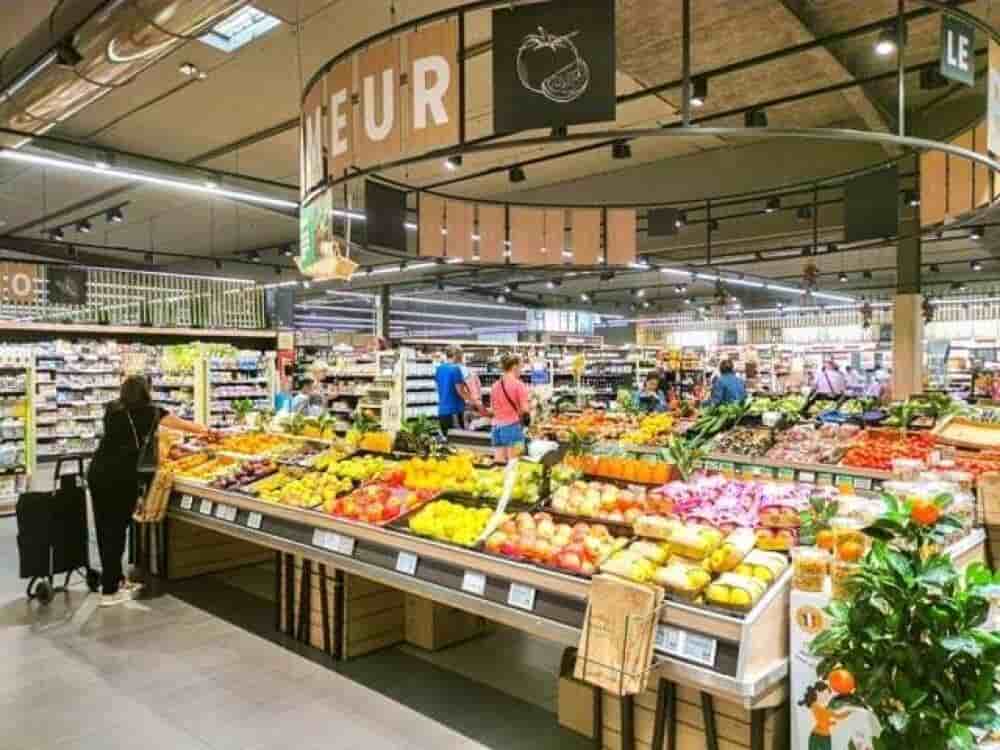 À 1,9 % en décembre (révision Eurostat), la hausse des prix tombe sous l'objectif de la BCE. Mais avec des services qui stagnent à +3,4 %, Francfort devrait maintenir ses taux à 2 % en février.