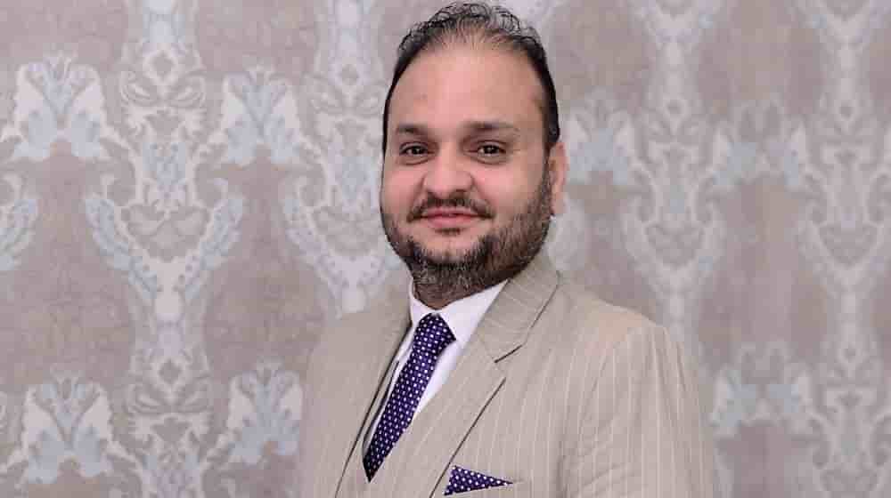 Muhammad Zubair Mughal, directeur général d’AlHuda Centre of Islamic Banking and Economics (Émirats Arabes Unis) est un spécialiste de renommée mondiale, avec plus de 20 ans d'expérience dans l'ingénierie financière conforme à la charia.
