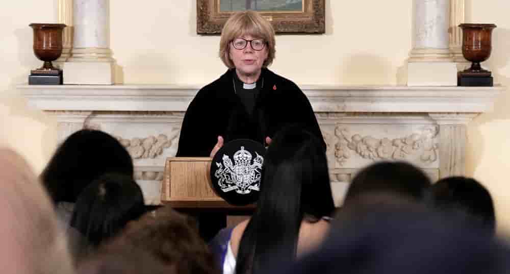 Sarah Mullally accueille des chefs religieux à Downing Street, le 12 novembre 2025.
