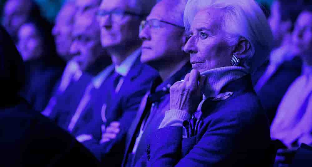 Tim Cook le PDG d'Apple, Jensen Huang le président et PDG de NVIDIA et la présidente de la banque centrale européenne Christine Lagarde écoutent le discours du président américain Donald Trump.