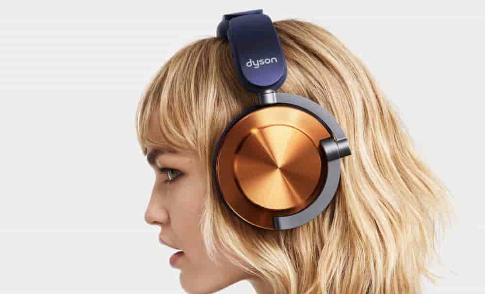 Le casque Dyson OnTrac se distingue par son design industriel et son autonomie jusqu’à 55 heures.