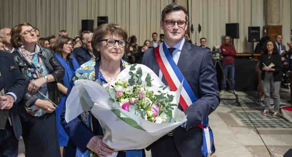 Martine Aubry, ancienne maire PS de Lille et Arnaud Deslandes, son successeur, le 21 mars 2025.