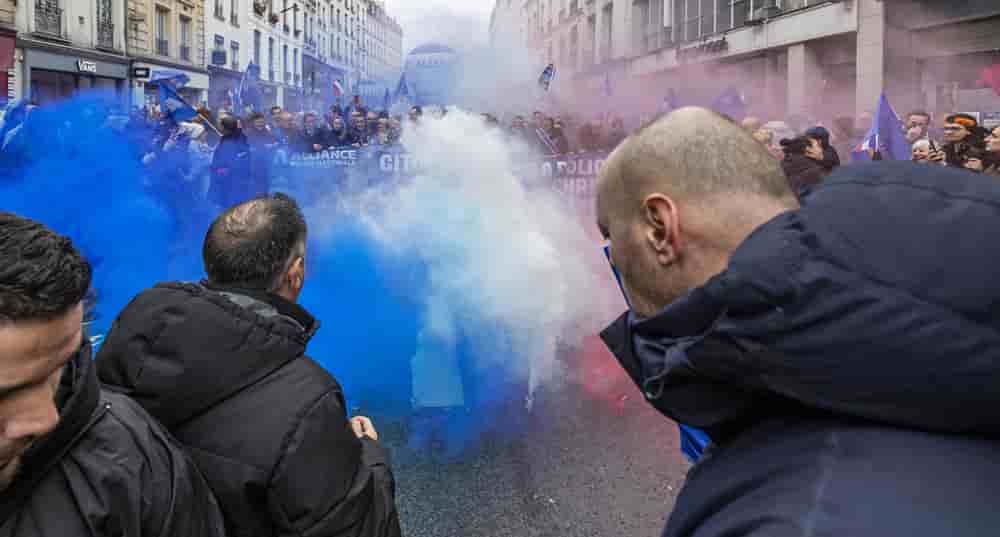 Quelques milliers de manifestants ont répondu samedi à l’appel du très droitier Alliance, premier syndicat de la police.