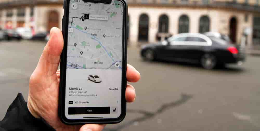 1,7 milliard d'euros. C'est le montant du redressement historique que l'Urssaf inflige à Uber. Au-delà du chiffre, c'est le procès d'un modèle économique fondé sur l'évitement des cotisations sociales.