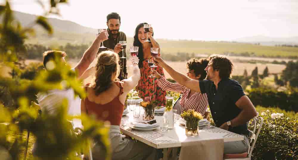 Découvrez notre sélection idéale pour boire du vin entre amis.