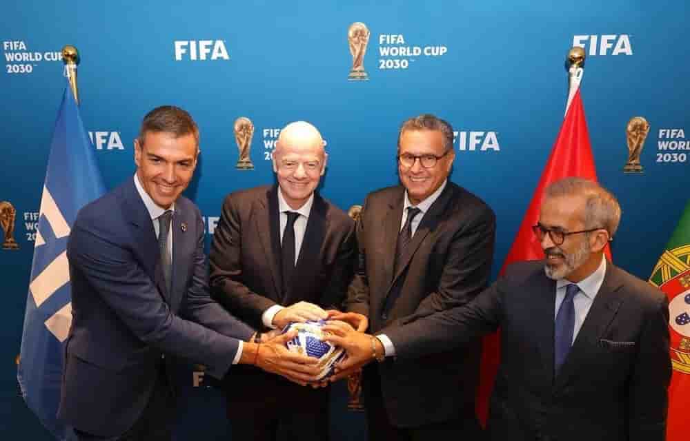 Gianni Infantino, président de la FIFA, Pedro Sanchez, Premier ministre d'Espagne, Aziz Akhannouch, Premier ministre du Maroc et Paulo Rangel, ministre des Affaires étrangères du Portugal, lors d'une réunion autour de l'organisation du Mondial 2030, en...