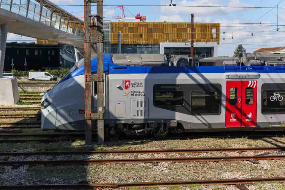 Un train express régional (TER) exploité par la SNCF en gare d'Angoulême. Photo © Yohan Bonnet pour La Tribune - Midipile - Midipile