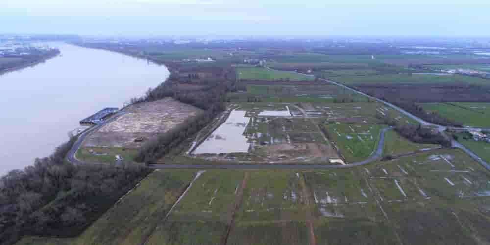 Située en bord de Garonne, à Parempuyre, la parcelle où doit s’implanter la raffinerie de cobalt et de nickel EMME est classée en zone inondable.