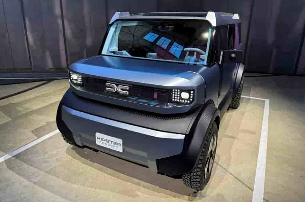 Le "Hipster Concept", un concept-car de mini-citadine électrique, a été dévoilé par Dacia lors d'une présentation à Meudon, près de Paris, le 30 septembre 2025.