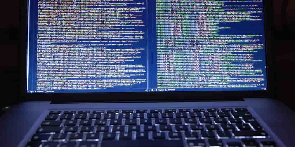 Aujourd’hui, deux écosystèmes s’affrontent : les cybercriminels contre les fabricants d’IA.