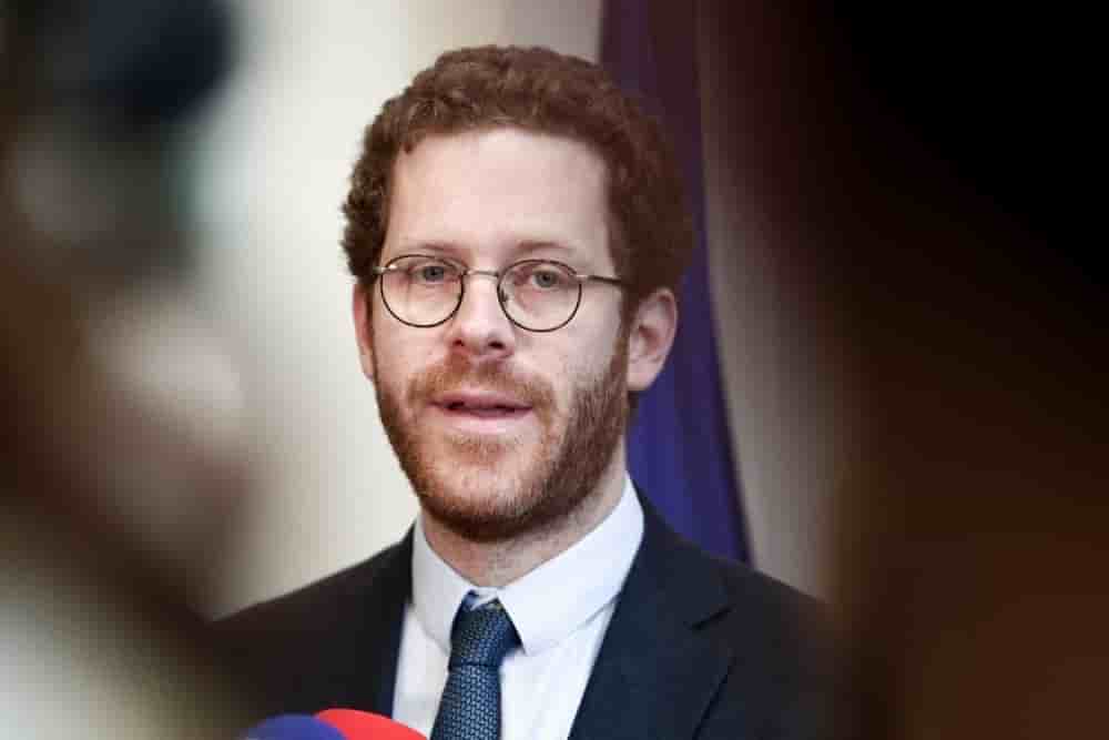 David Amiel hérite d’une situation financière sous haute surveillance. Le déficit public s’établit autour de 5,4 % du PIB en 2025, tandis que la dette culmine à 115 %.