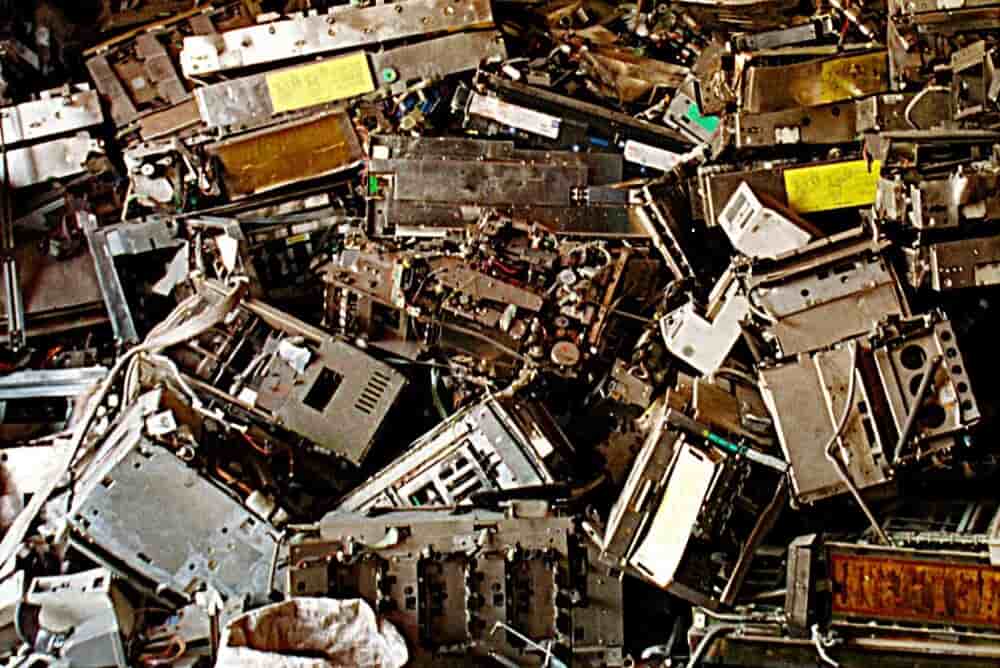 Des déchets informatiques s’entassent dans le village de Yaocuowei, dans la province méridionale chinoise du Guangdong.